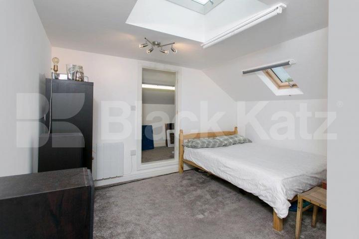 			NEW INSTRUCTION!, 2 Bedroom, 1 bath, 1 reception Flat			 Hillmarton Road, ISLINGTON