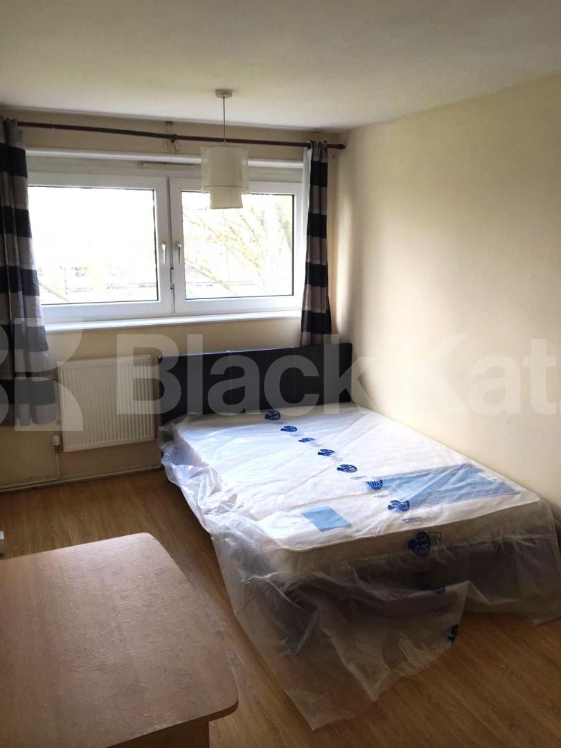 			SPACIOUS 3 BED GOOD FOR 4 SHARERS!, 3 Bedroom, 1 bath, 1 reception Flat			 Ludham, Lismore Circus, KENTISH TOWN