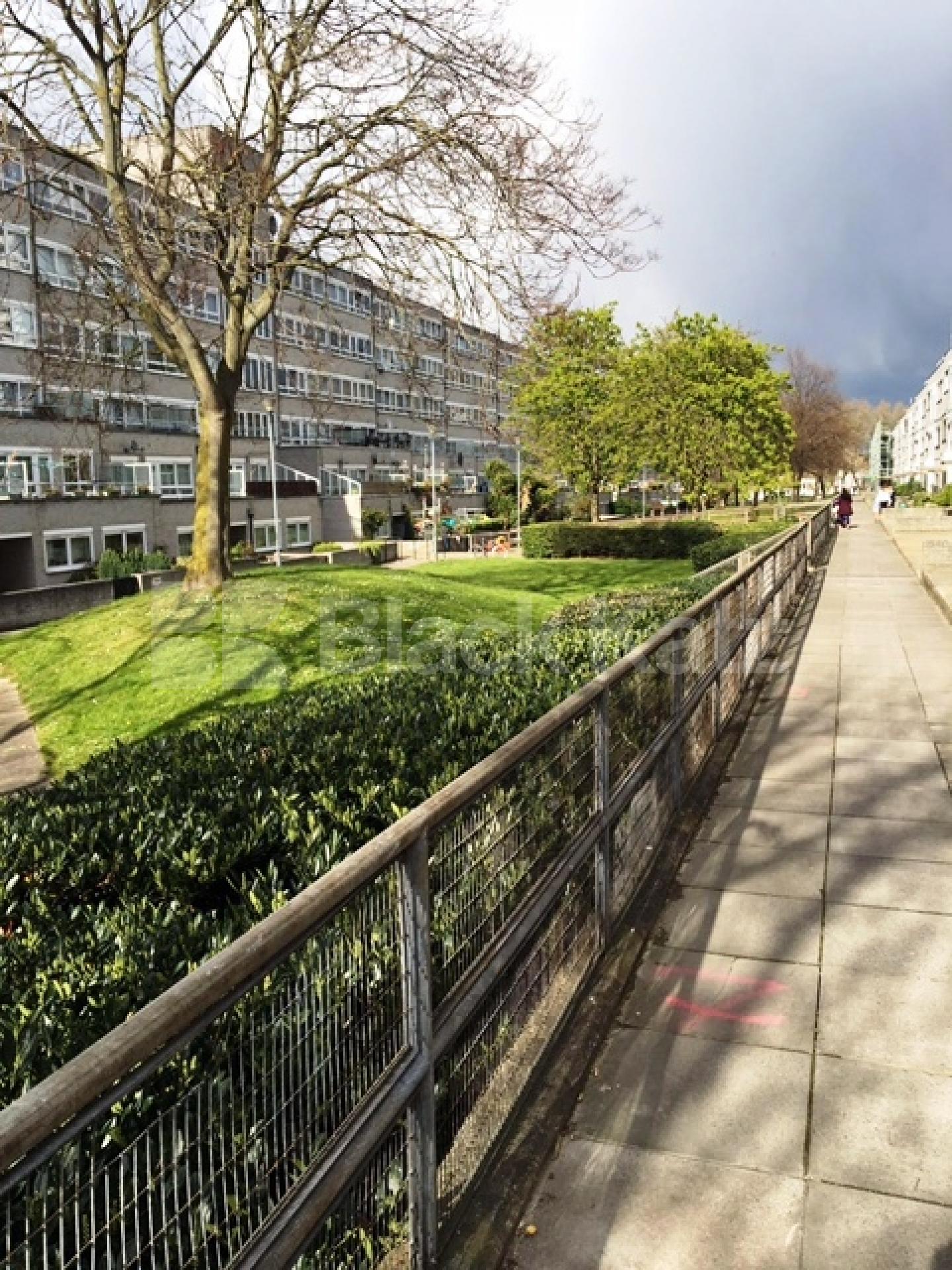 			SPACIOUS 3 BED GOOD FOR 4 SHARERS!, 3 Bedroom, 1 bath, 1 reception Flat			 Ludham, Lismore Circus, KENTISH TOWN NW5