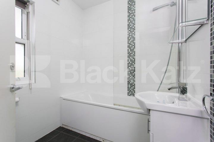 			NEW INSTRUCTION!, 2 Bedroom, 1 bath, 1 reception Flat			 Hillmarton Road, ISLINGTON