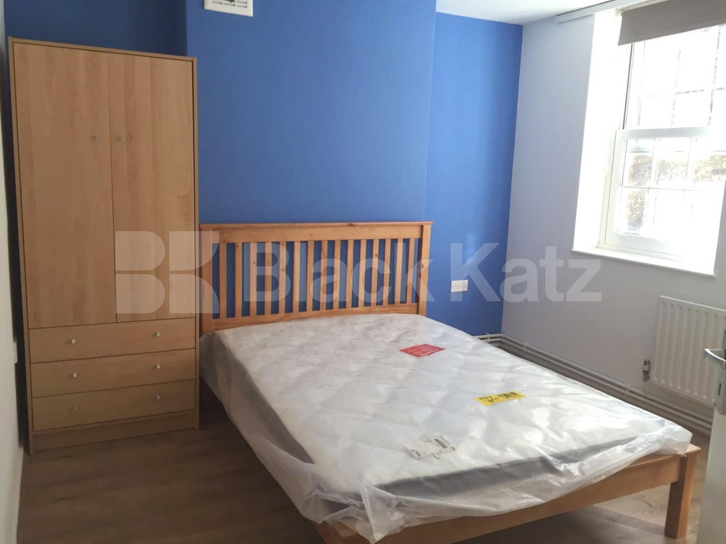 			LARGE 4/5 BED IN ZONE 1!, 5 Bedroom, 1 bath, 1 reception Flat			 Lloyd Baker Street, KINGS CROSS / RUSSELL SQ