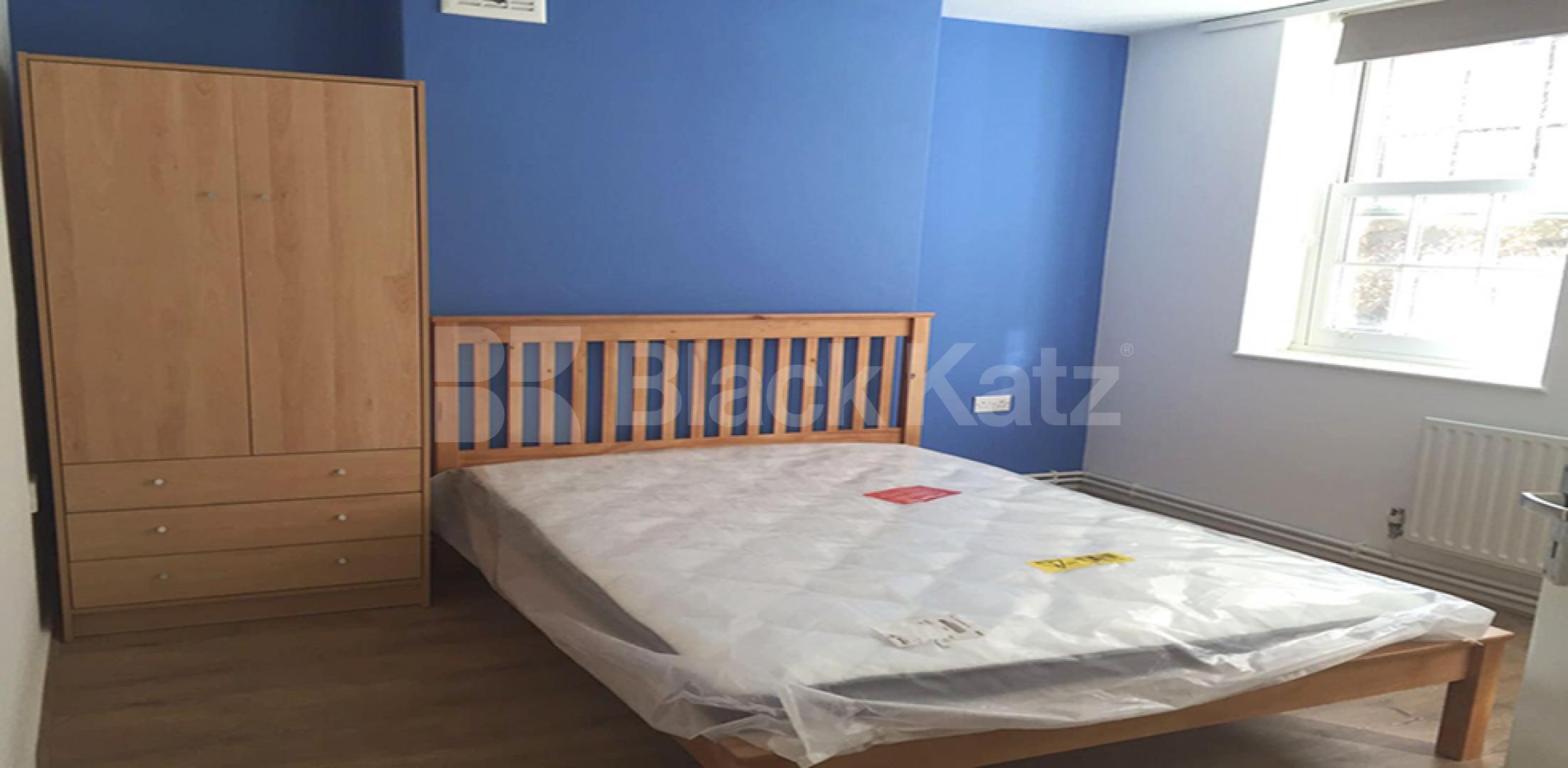 			LARGE 4/5 BED IN ZONE 1!, 4 Bedroom, 1 bath, 1 reception Flat			 Lloyd Baker Street, KINGS CROSS / RUSSELL SQ