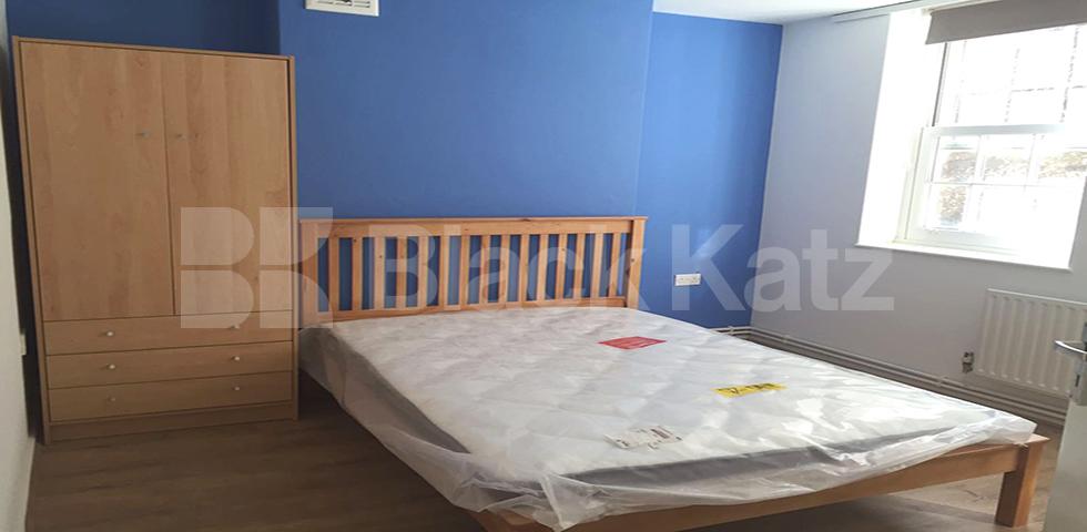 			LARGE 4/5 BED IN ZONE 1!, 4 Bedroom, 1 bath, 1 reception Flat			 Lloyd Baker Street, KINGS CROSS / RUSSELL SQ