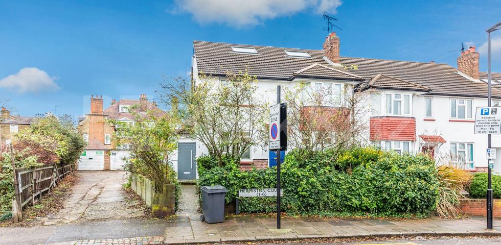 			3-4 MONTH SHORT LET, 2 Bedroom, 1 bath, 1 reception Ground Floor Flat			 Hermiston Avenue, Crouch End / Hornsey