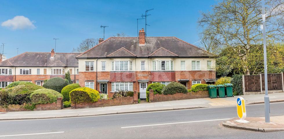 			2 Bedroom, 1 bath, 1 reception Maisonette			 Nether Street, FINCHLEY CENTRAL
