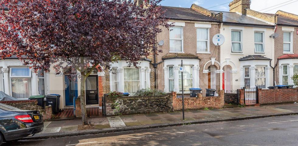 			NEW INSTRUCTION!, 3 Bedroom, 1 bath, 1 reception House			 Hawthorn Road , Upper Edmonton 