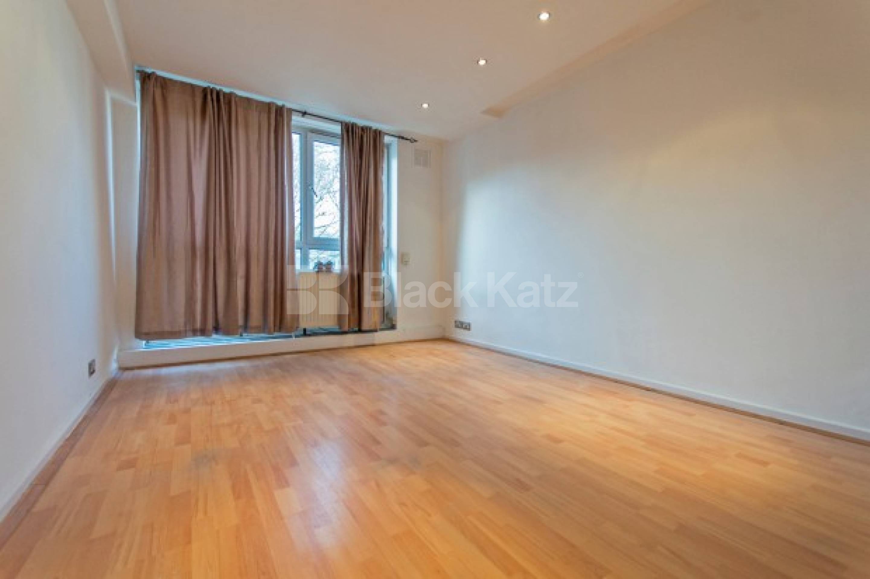 			NEW INSTRUCTION & GOOD FOR SHARERS!, 1 Bedroom, 1 bath, 1 reception Flat			 Robert Street, EUSTON NW1