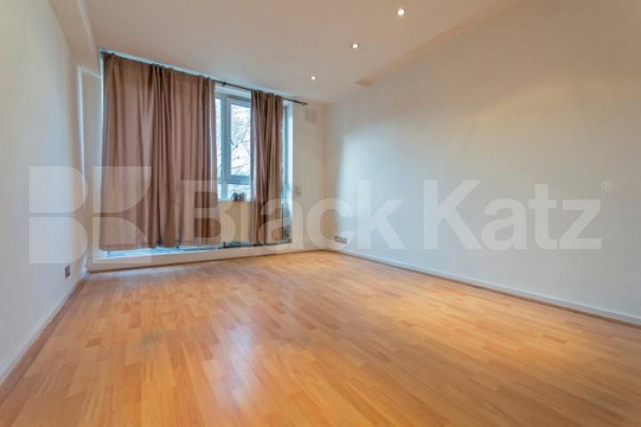 			NEW INSTRUCTION & GOOD FOR SHARERS!, 1 Bedroom, 1 bath, 1 reception Flat			 Robert Street, EUSTON