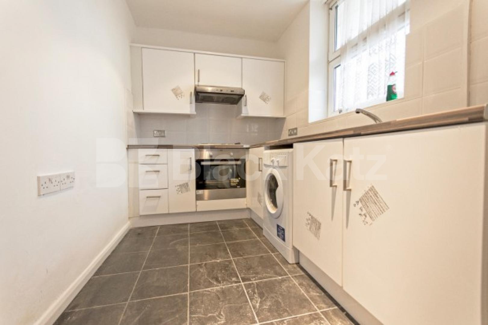 			NEW INSTRUCTION & GOOD FOR SHARERS!, 1 Bedroom, 1 bath, 1 reception Flat			 Robert Street, EUSTON