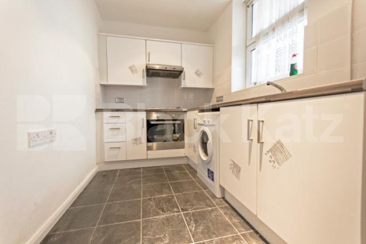 			NEW INSTRUCTION & GOOD FOR SHARERS!, 1 Bedroom, 1 bath, 1 reception Flat			 Robert Street, EUSTON