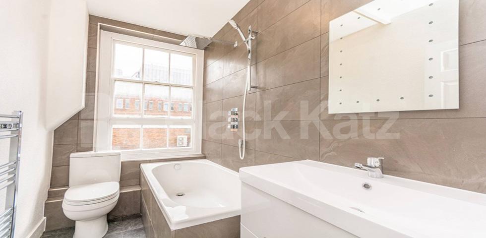 			NEW INSTRUCTION!, 2 Bedroom, 1 bath, 1 reception Flat			 Gilbert Street, Bond Street