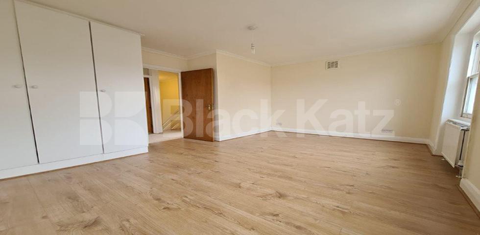 			NEWLY REFURBISHED!, 3 Bedroom, 1 bath, 1 reception Flat			 Royal College Street, CAMDEN TOWN