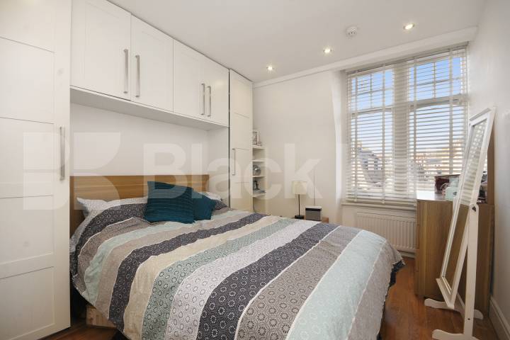 A well-presented one-bedroom apartment situated on the sought-after Glenloch Road, NW3 Glenloch road, Belsize Park, NW3 (Gas and Water Included),  London