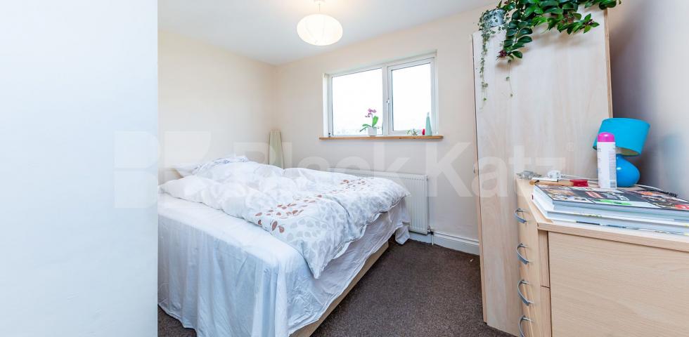 			Includes Gas, electric, water and Council Tax, Studio Apartment, 1 bath, 1 reception Ground Floor Flat			 Whittington Road, Bounds Green / Wood Green