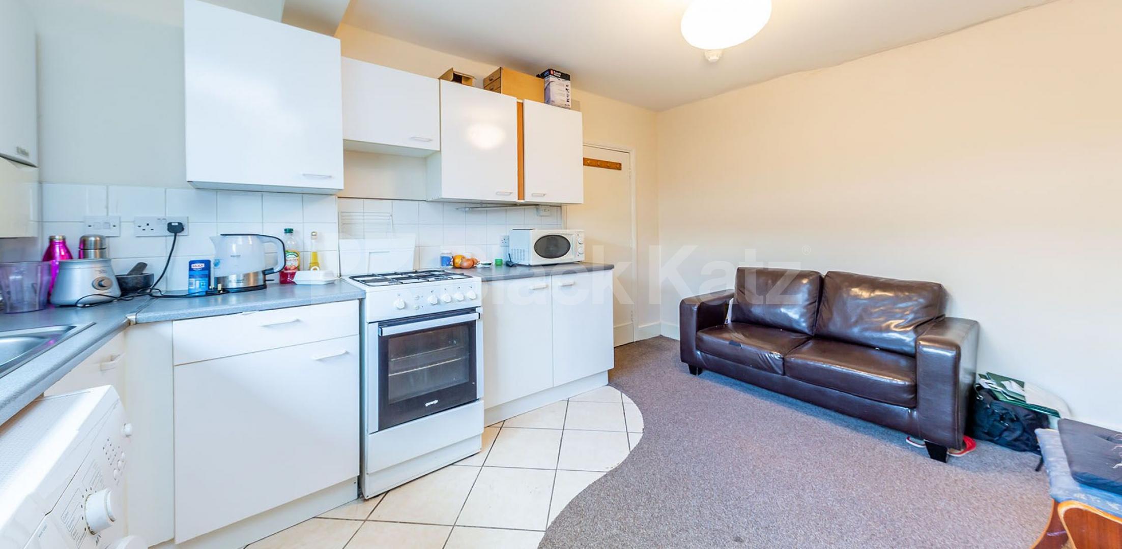 			Includes Gas, electric, water and Council Tax, Studio Apartment, 1 bath, 1 reception Ground Floor Flat			 Whittington Road, Bounds Green / Wood Green