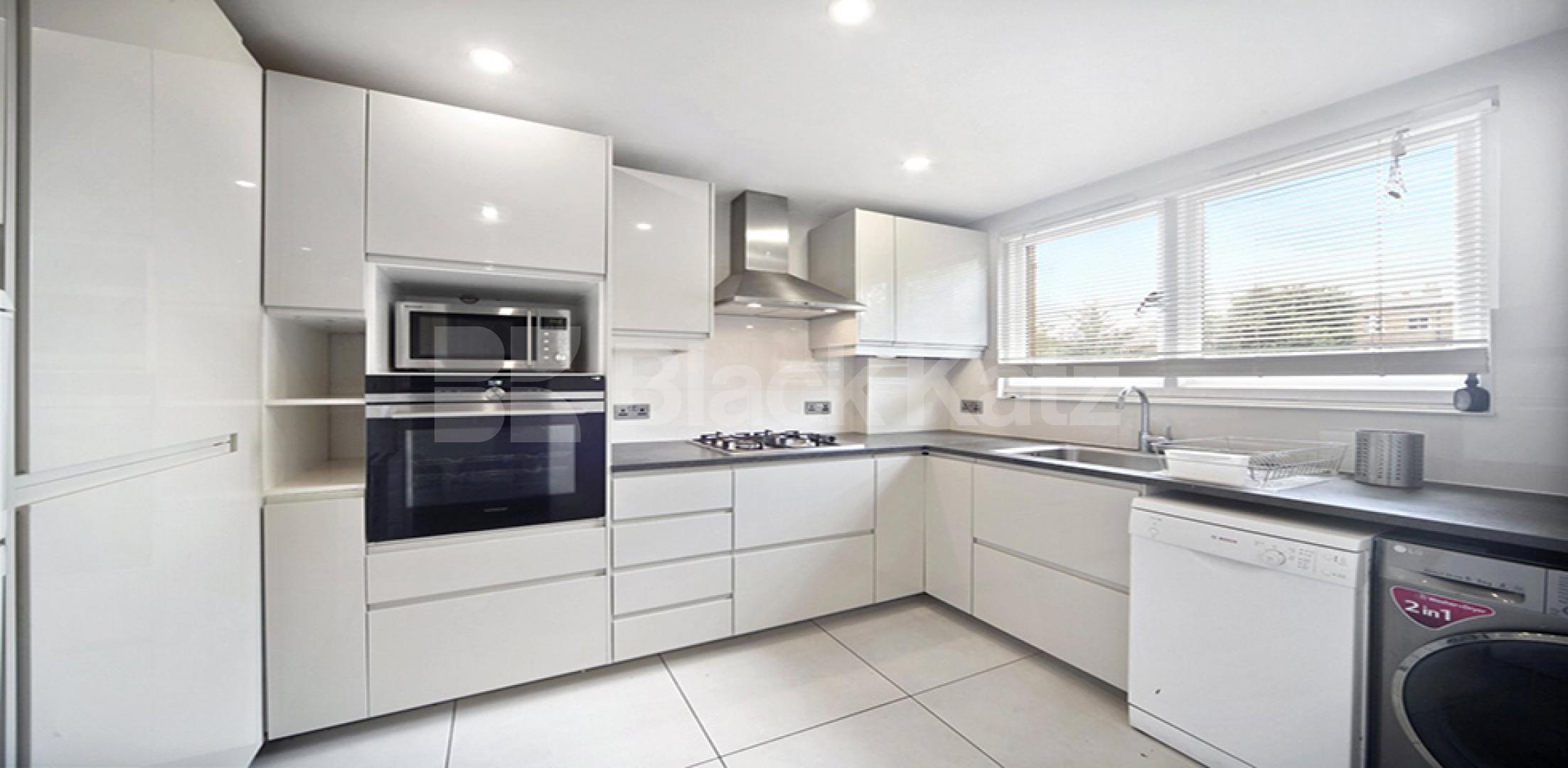 			NEW INSTRUCTION!, 2 Bedroom, 1 bath, 1 reception Flat			 Rochester Road, CAMDEN