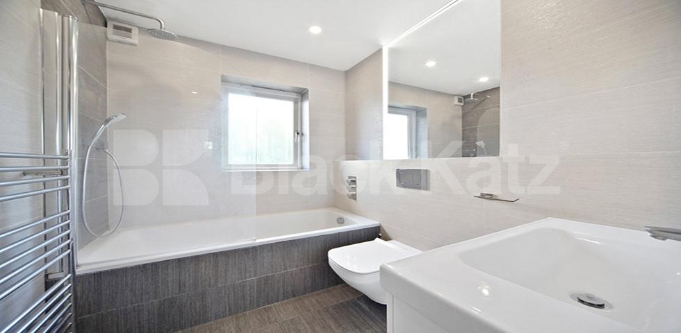 			NEW INSTRUCTION!, 2 Bedroom, 1 bath, 1 reception Flat			 Rochester Road, CAMDEN