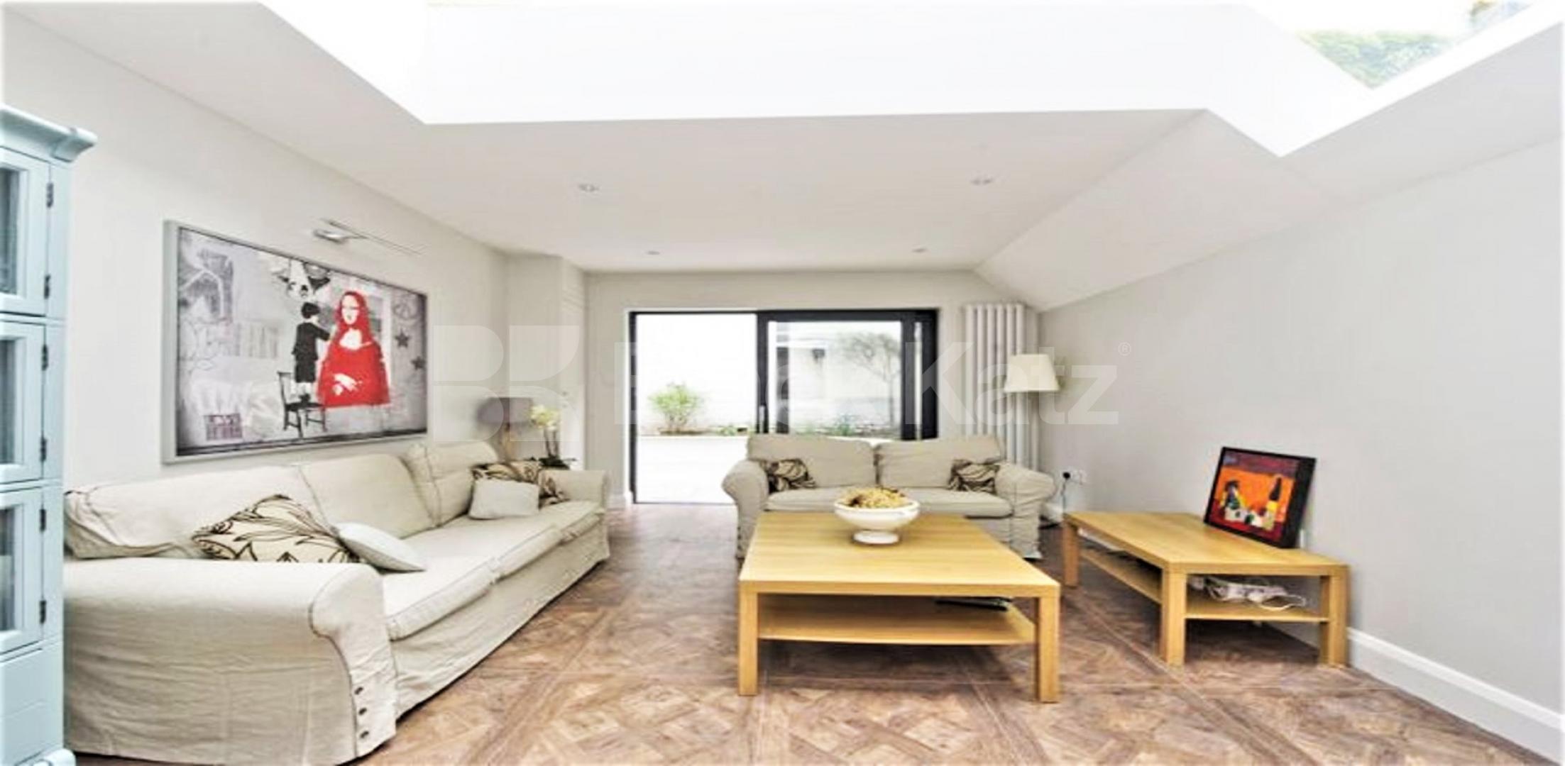 			3 Bedroom, 1 bath, 1 reception Apartment			 Chesson Road, WEST KENSINGTON / FULHAM 