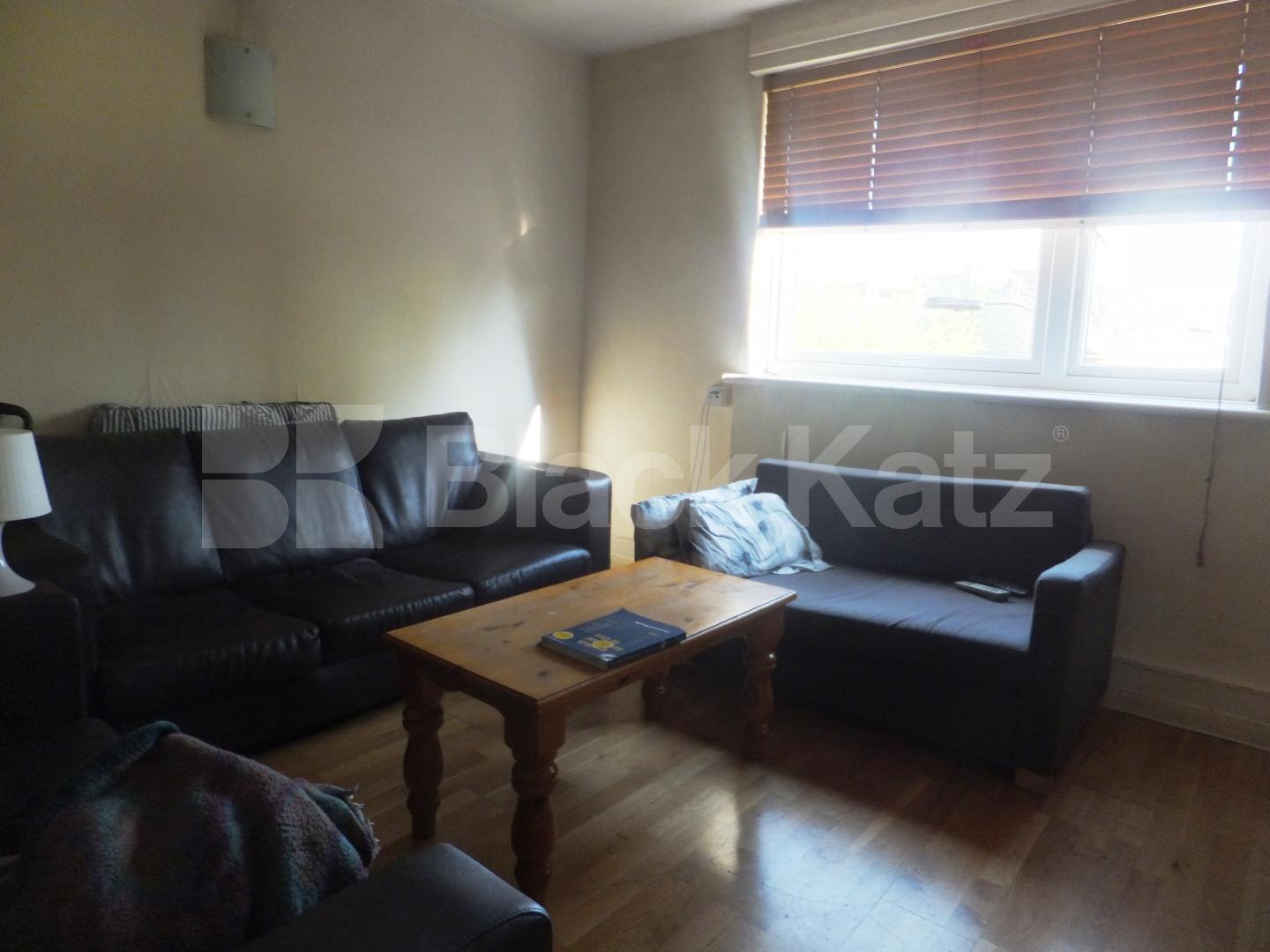 			UNDER OFFER, 3 Bedroom, 1 bath, 1 reception Flat			 Scotts Court, Scotts Road, Shepherds Bush