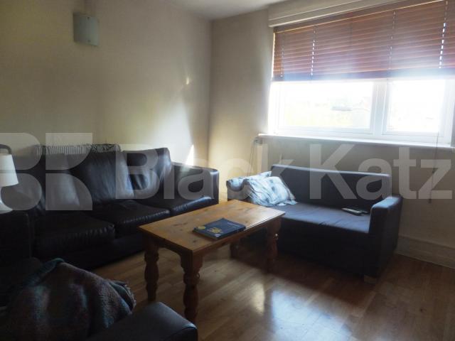 			UNDER OFFER, 3 Bedroom, 1 bath, 1 reception Flat			 Scotts Court, Scotts Road, Shepherds Bush