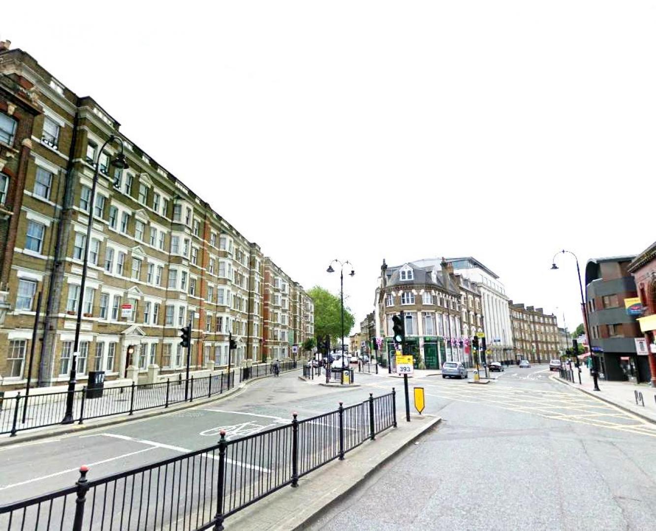 			NEW INSTRUCTION / GREAT FOR STUDENTS!!! Available mid August!, 4 Bedroom, 1 bath, 1 reception Flat			 Royal college street, Camden