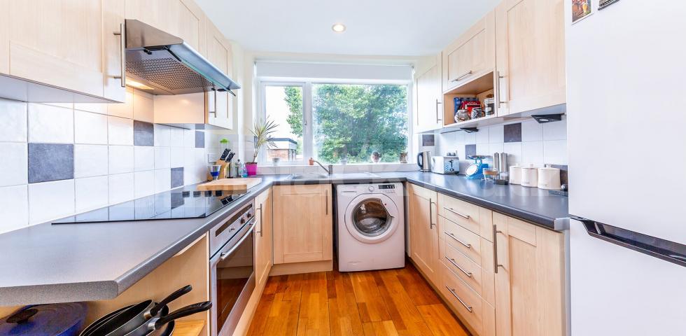 			2 Bedroom, 1 bath, 1 reception Flat			 Hillside, Crouch End Hill, Crouch End