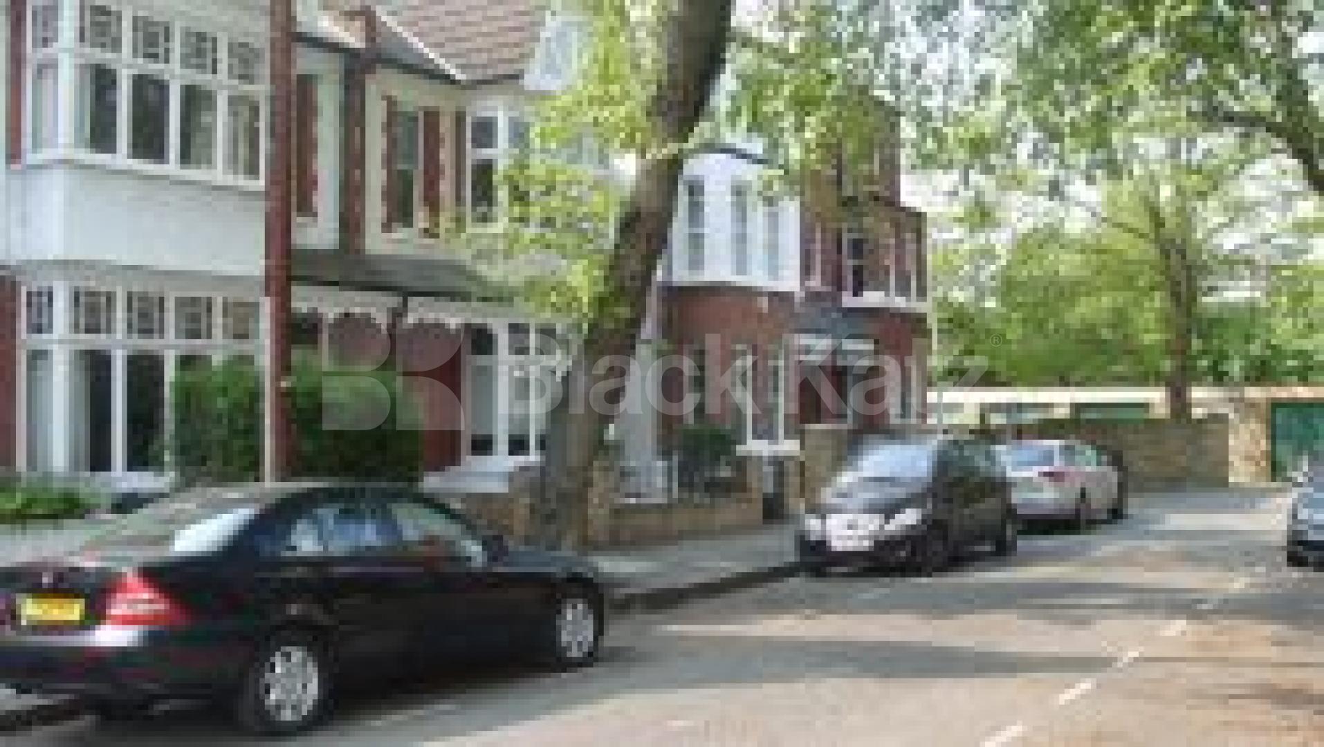 			3 Bedroom, 1 bath, 1 reception Flat			 Ennismore Avenue, Chiswick