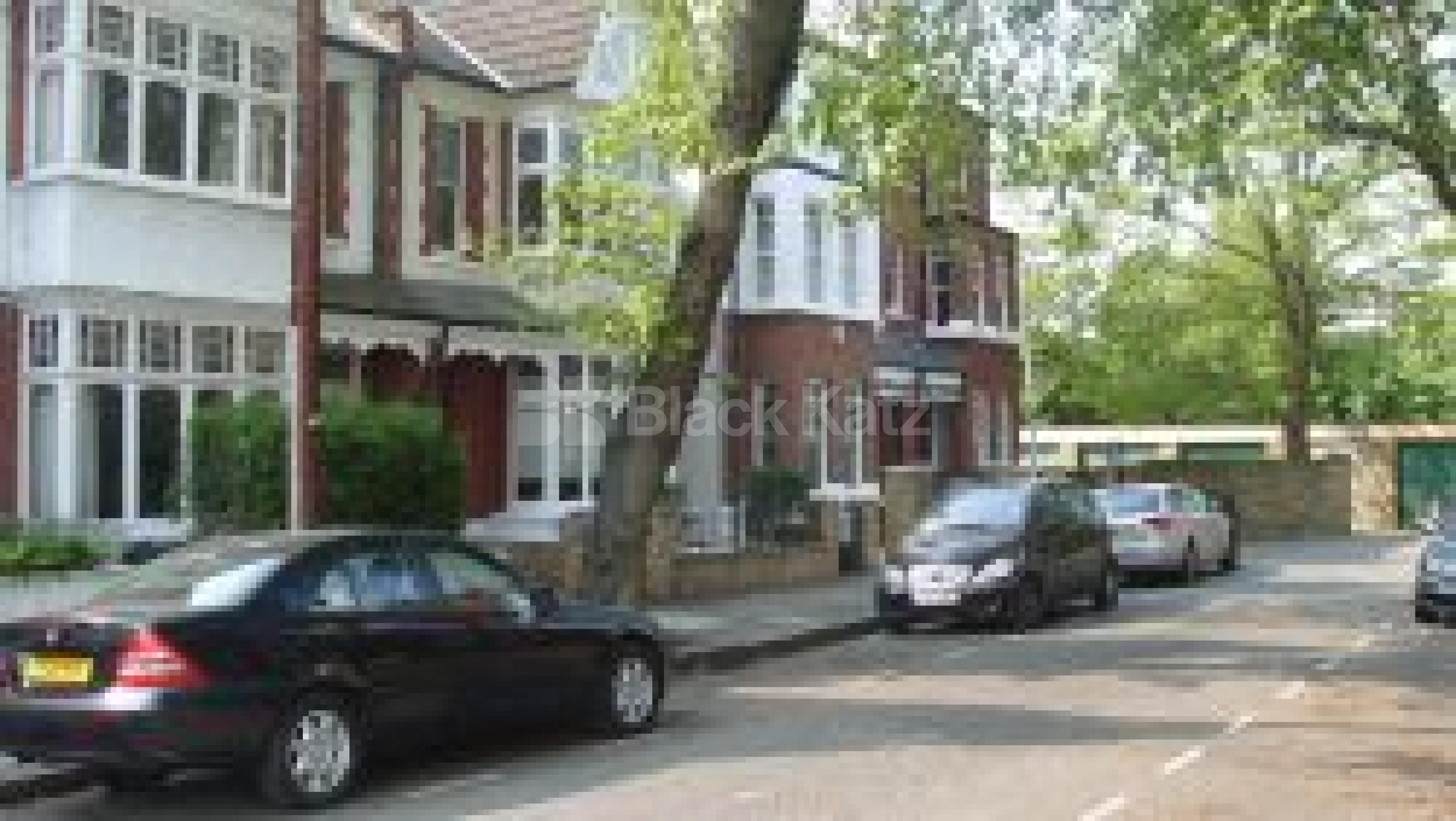 			3 Bedroom, 1 bath, 1 reception Flat			 Ennismore Avenue, Chiswick W4