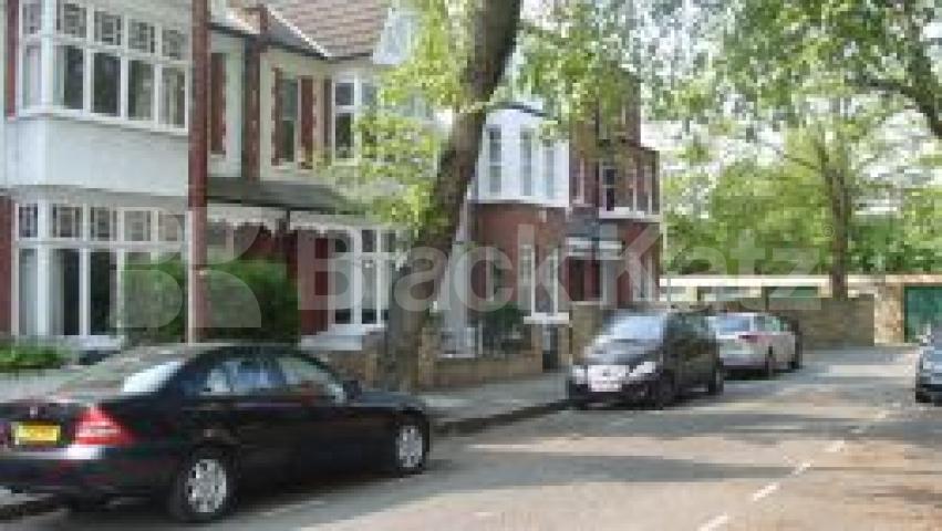 			3 Bedroom, 1 bath, 1 reception Flat			 Ennismore Avenue, Chiswick