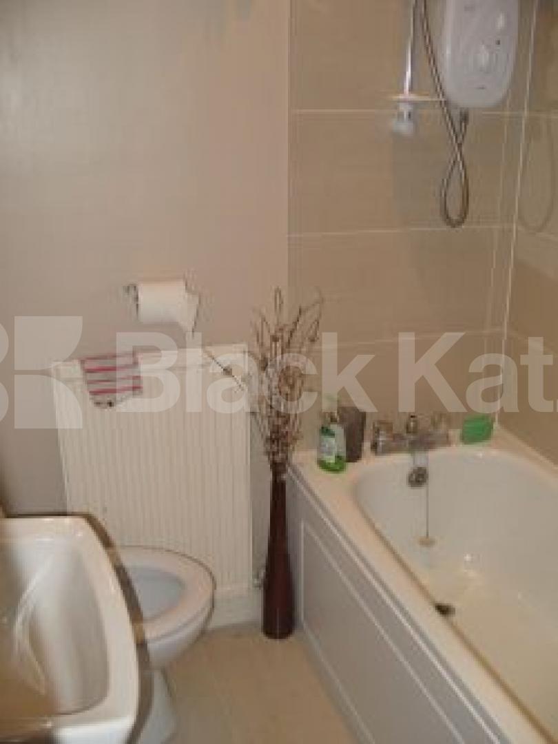 			LET, 2 Bedroom, 1 bath, 1 reception Flat			 Hetley Road, Shepherds Bush