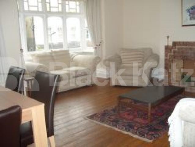 			3 Bedroom, 1 bath, 1 reception Flat			 Ennismore Avenue, Chiswick