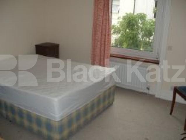 			3 Bedroom, 1 bath, 1 reception Flat			 Ennismore Avenue, Chiswick