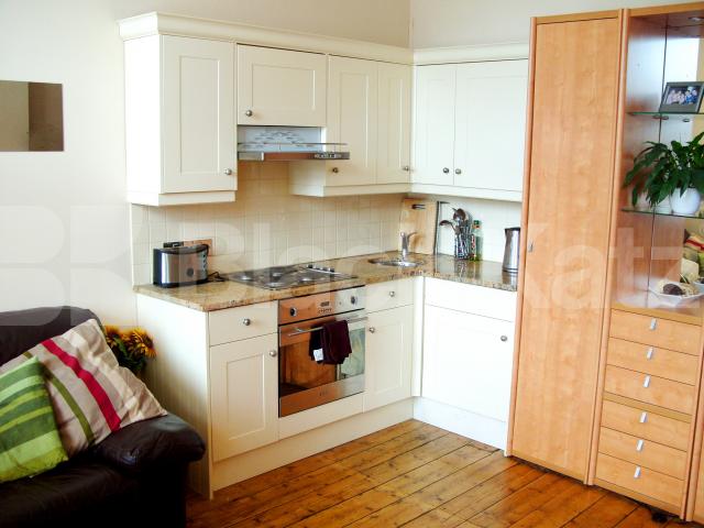 			UNDER OFFER , Studio Apartment, 1 bath, 1 reception Studio			 Chiswick High Road, Chiswick