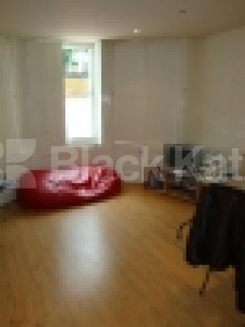 			1 Bedroom, 1 bath, 1 reception Flat			 Sutherland Avenue, MAIDA VALE