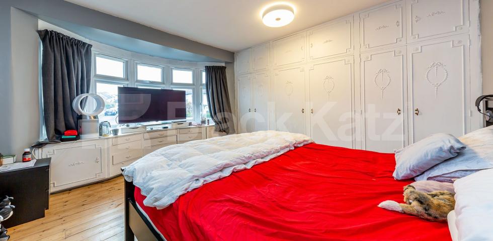 			3 Bedroom, 1 bath, 1 reception House			 Netherlands Road, East Barnet Village / Oakleigh Park