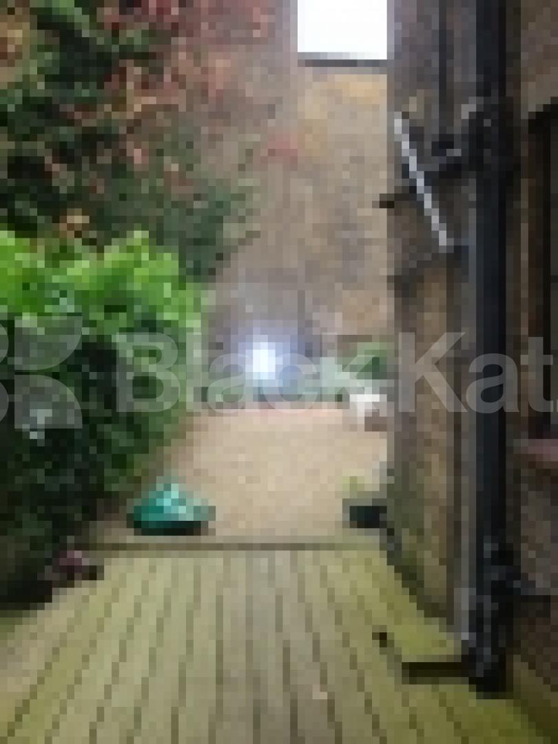 			1 Bedroom, 1 bath, 1 reception Flat			 Sutherland Avenue, MAIDA VALE