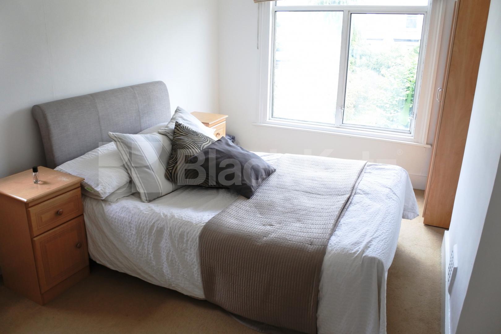 			New Instruction!, 1 Bedroom, 1 bath, 1 reception Flat			 Park Road N8, Crouch End