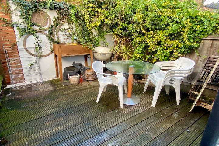 Flooded with natural light & offering 979 Sq Ft. of living & entertaining space Brading Road, Brixton