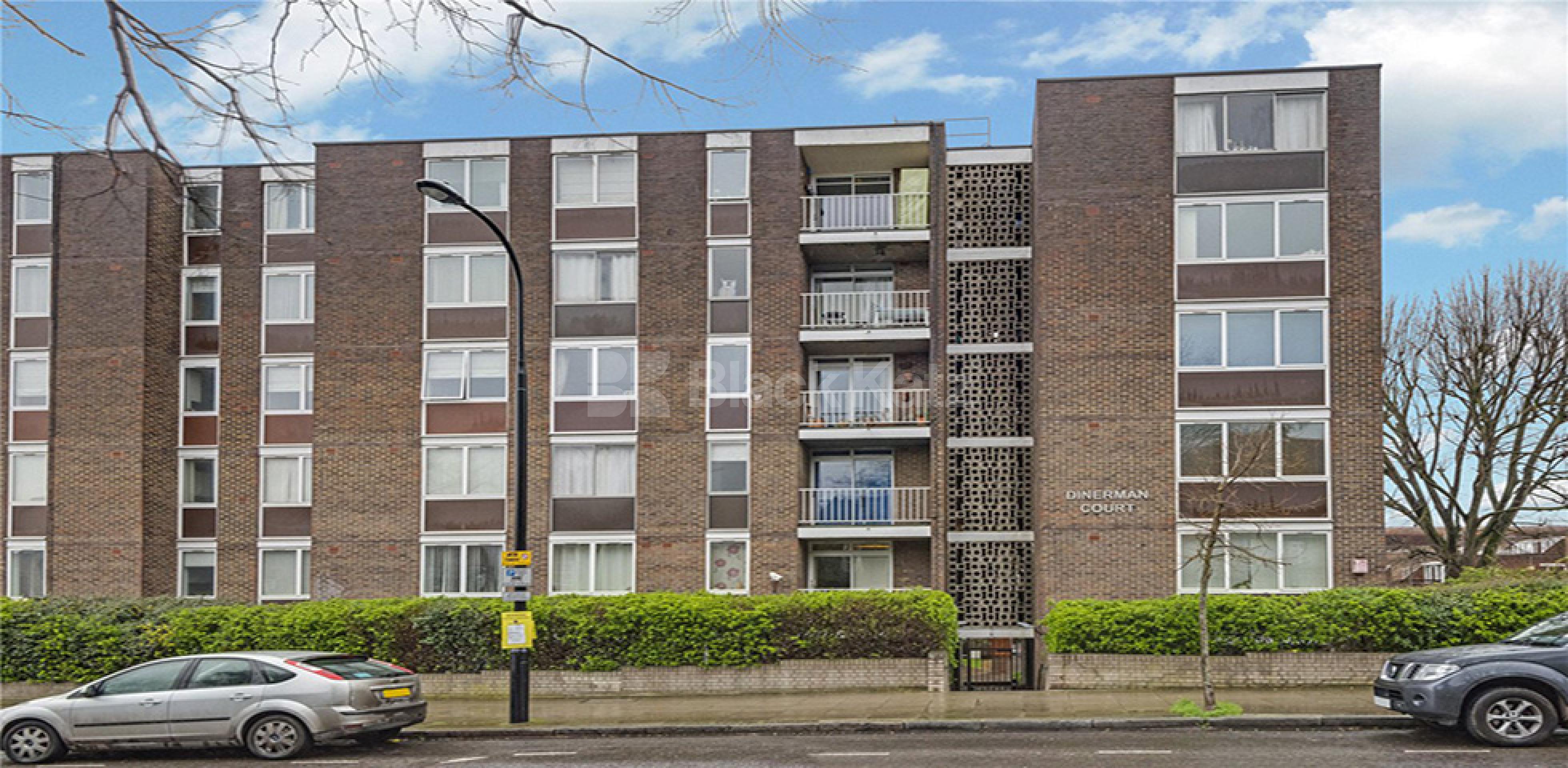 Fantastic studio located within mins to tube shops and regents park Boundary Road, St Johns Wood NW8