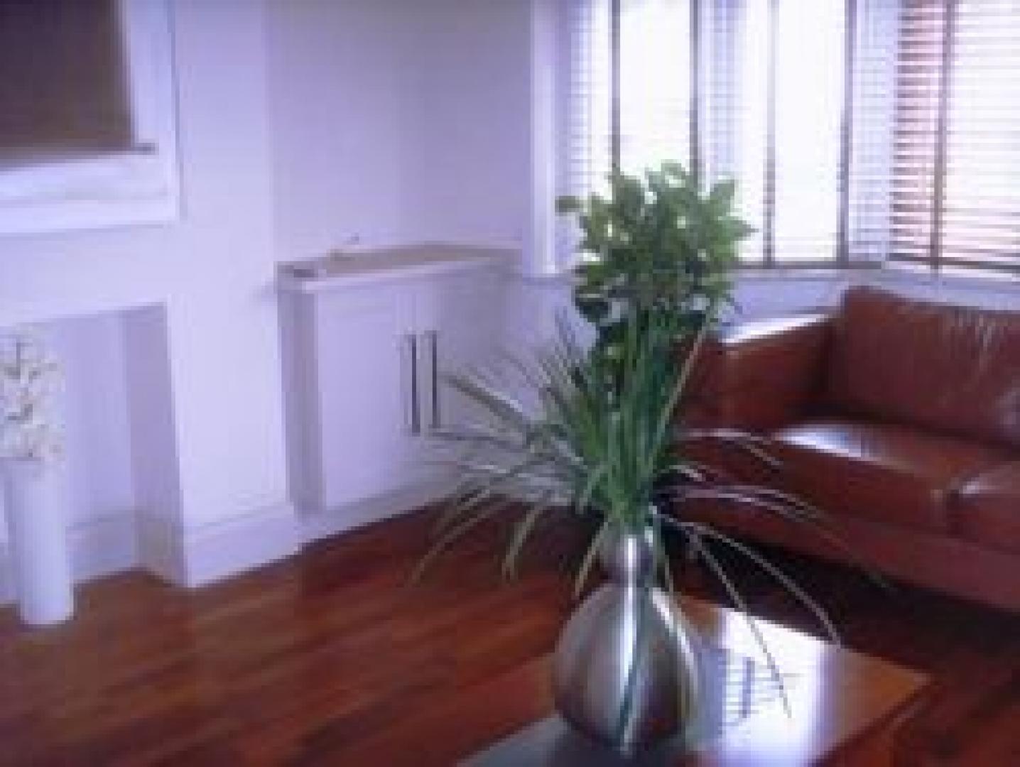 			4 Bedroom, 1 bath, 1 reception Flat			 Gladstone Park Gardens, CRICKLEWOOD
