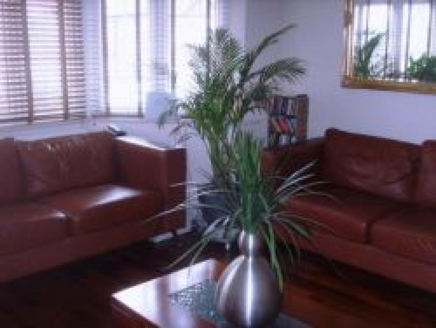 			4 Bedroom, 1 bath, 1 reception Flat			 Gladstone Park Gardens, CRICKLEWOOD