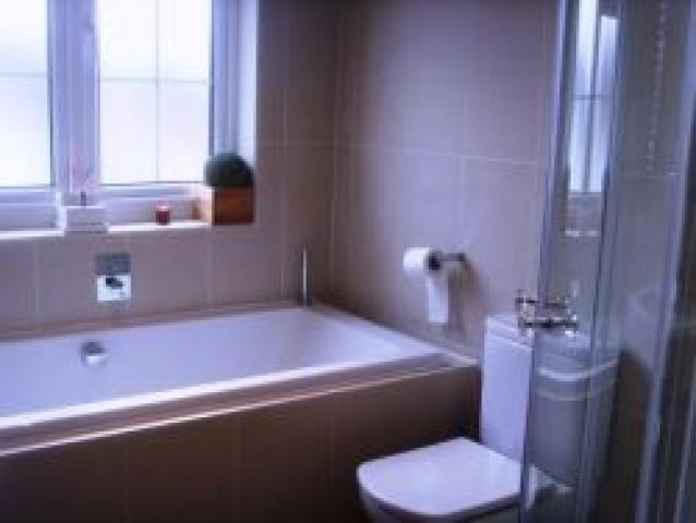 			4 Bedroom, 1 bath, 1 reception Flat			 Gladstone Park Gardens, CRICKLEWOOD