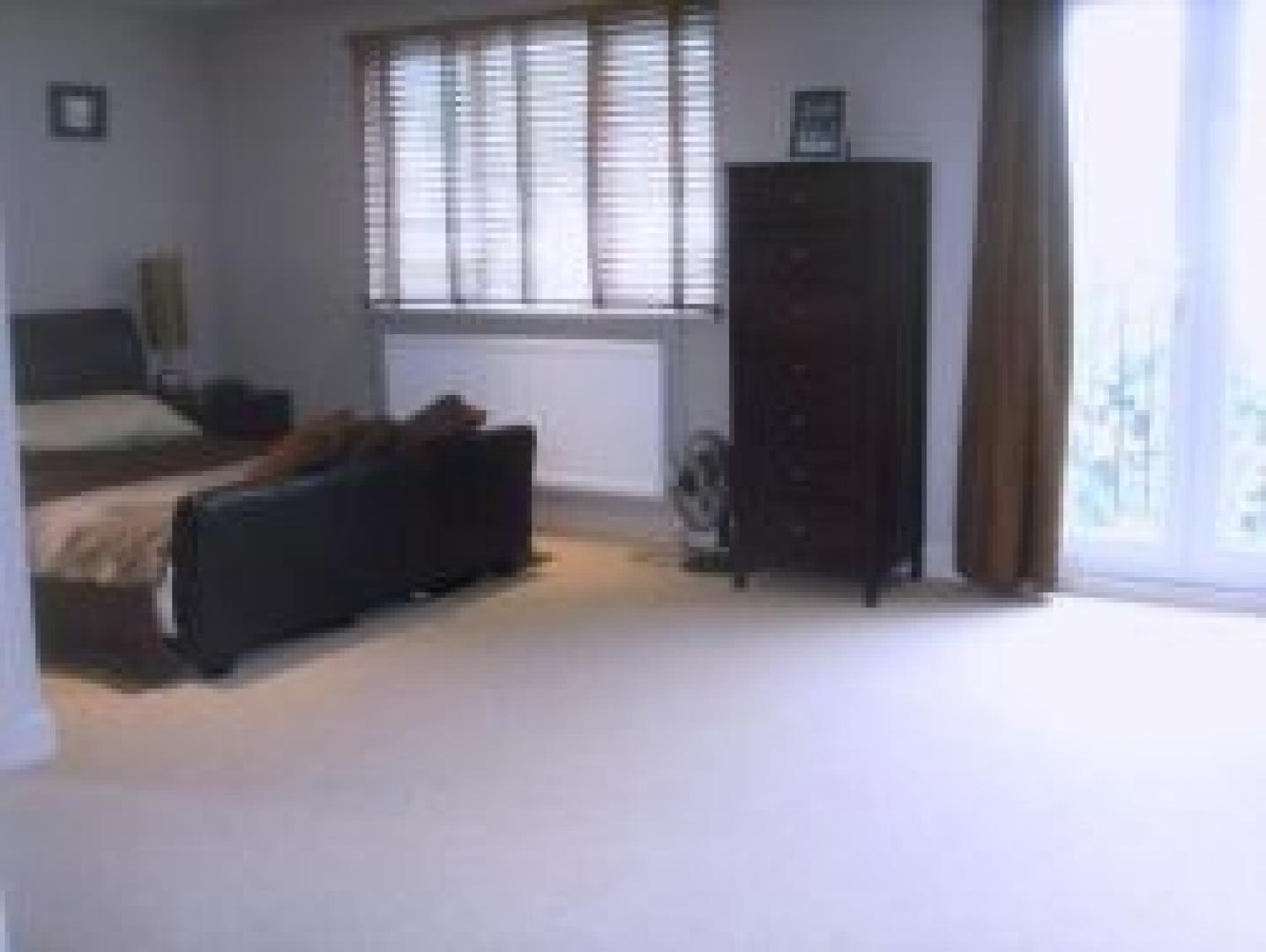 			4 Bedroom, 1 bath, 1 reception Flat			 Gladstone Park Gardens, CRICKLEWOOD