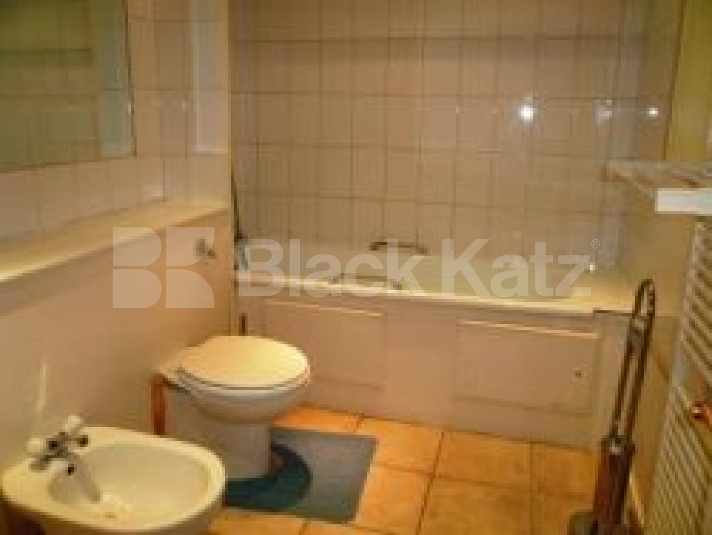 			2 Bedroom, 1 bath, 1 reception Flat			 Sutherland Avenue, MAIDA VALE