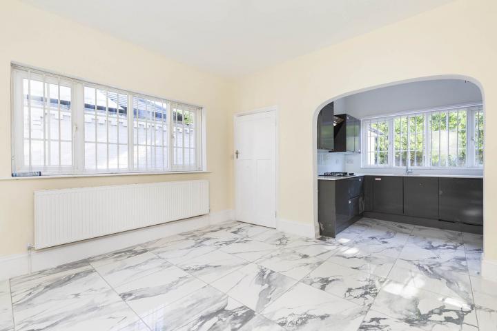 Grand family home with off street parking Hamsworth Way, Totteridge