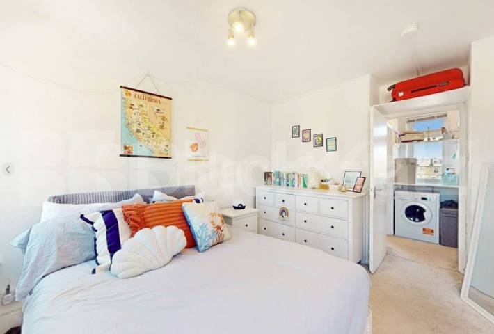 Set on the first floor this spacious studio flat is located close to the local amenities of Kentish Town Road and Camden Gaisford Street, Northumberland House Gaisford Street, NW5,  Northumberland House Gaisford Street