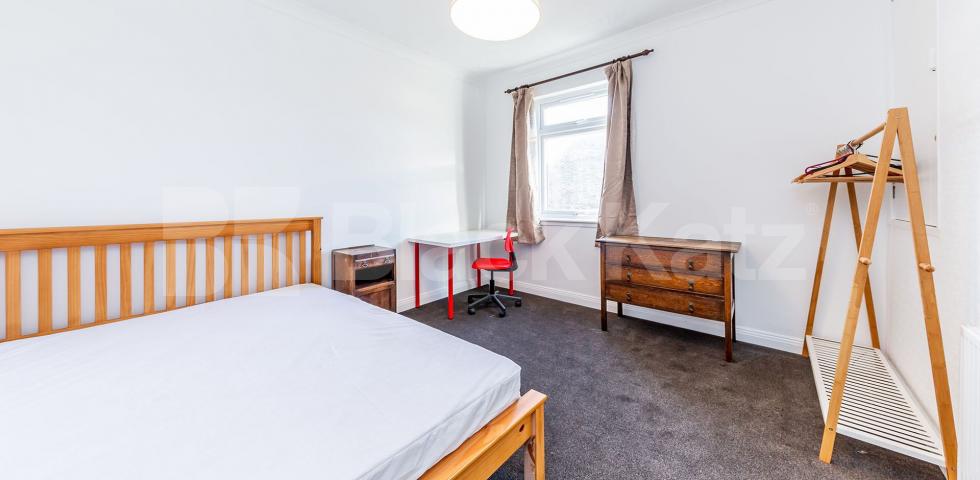 			2 bedroom house plus study, 2 Bedroom, 1 bath, 1 reception House			 Darwin Road , Wood Green / Noel Park