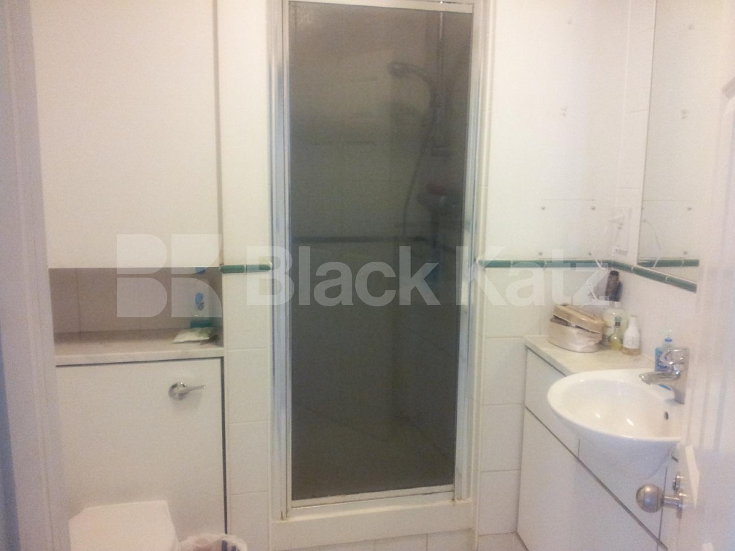 			LOCATION LOCATION LOCATION!, 1 Bedroom, 1 bath, 1 reception Flat			 Garrick Street, COVENT GARDEN