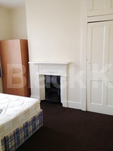 			NEW INSTRUCTION, 3 Bedroom, 1 bath, 1 reception Maisonette			 Silverthorne Road, Battersea Park