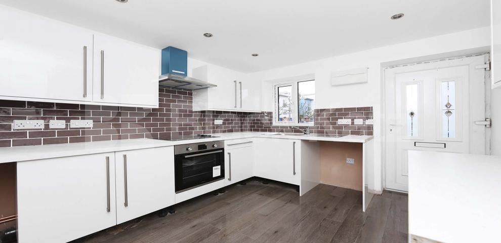 			UNDER OFFER , 3 Bedroom, 1 bath, 1 reception House			 Colegrove Road , Peckham 